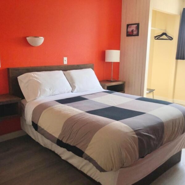 the-canterbury-inn-of-downtown-invermere-pic-10